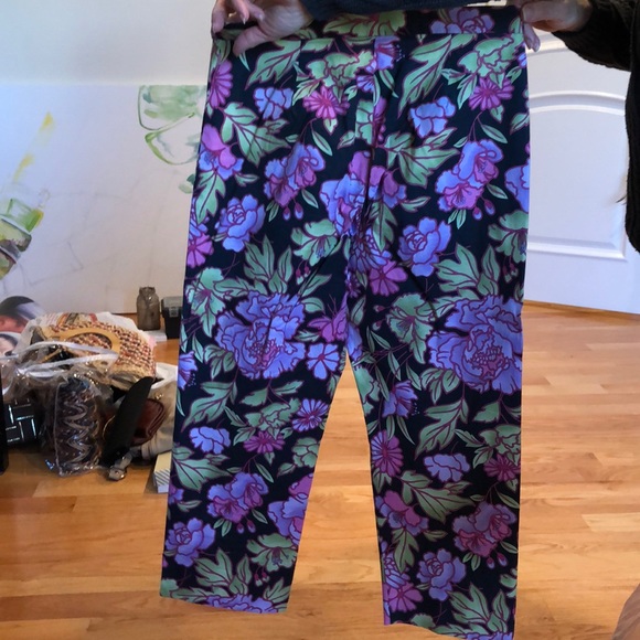 Capris supply and demand size 6 - Picture 2 of 3